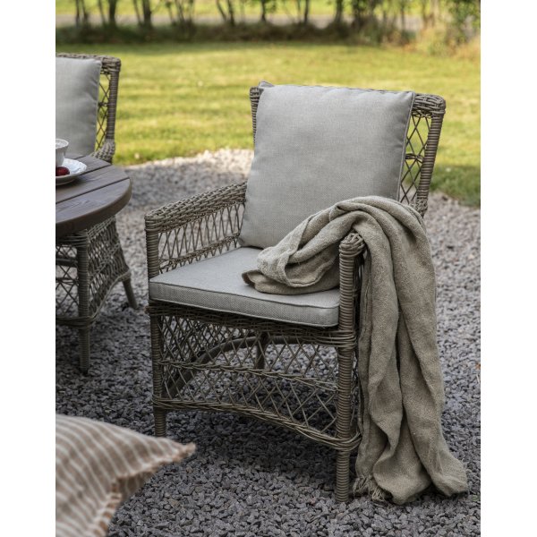 Utegrupp Provence: Scottsdale runt brunt matbord �112 cm inklusive 4 st Provence karmstolar i natruf�rgad konstrotting