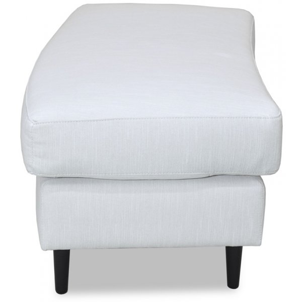 Gotland böjd fotpall i offwhite linne Gotland böjd fotpall i offwhite linne