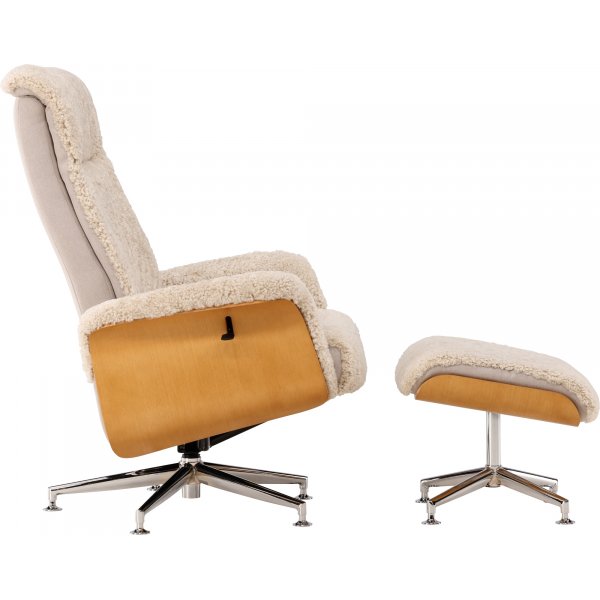 Ulla fåtölj med fotpall i fårskinn - Beige / Ek / Krom + Textilrengöring för möbler Ulla fåtölj med fotpall i fårskinn - Beige / Ek / Krom + Textilrengöring för möbler