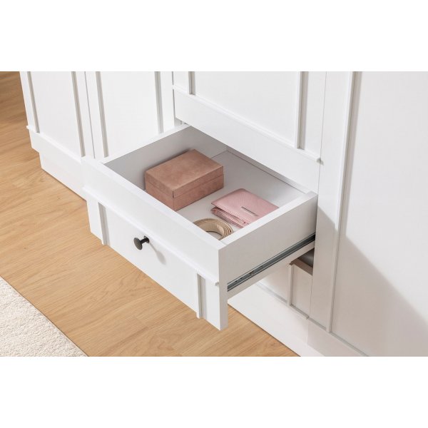 Lia garderob 175 x 52 x 178 cm - Vit Lia garderob 175 x 52 x 178 cm - Vit