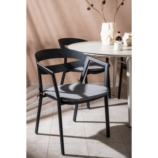 Lina utematgrupp med 4 st Slit stolar - Beige/Svart Lina utematgrupp med 4 st Slit stolar - Beige/Svart