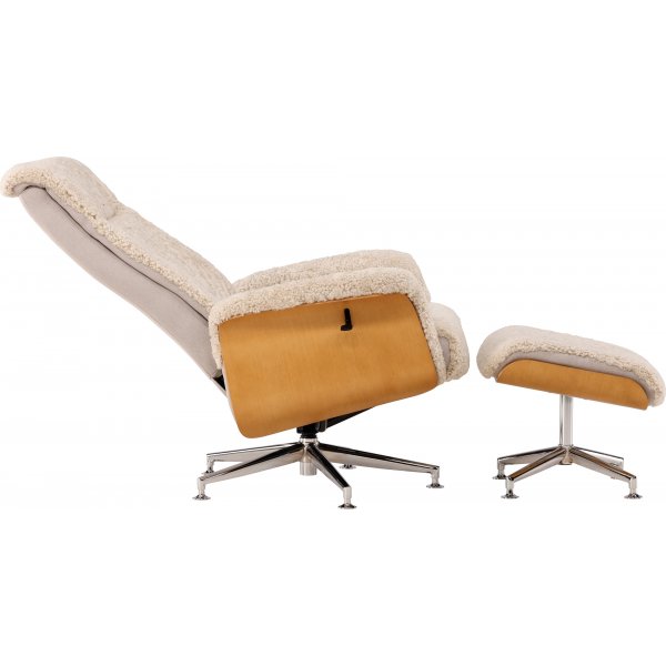 Ulla fåtölj med fotpall i fårskinn - Beige / Ek / Krom + Textilrengöring för möbler Ulla fåtölj med fotpall i fårskinn - Beige / Ek / Krom + Textilrengöring för möbler