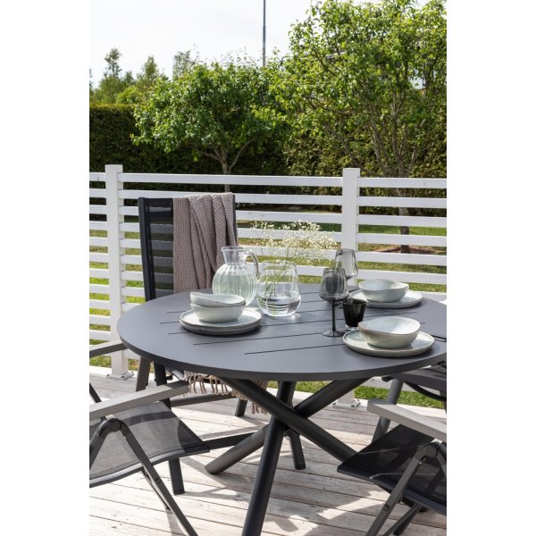 Alma matbord Ø120 cm - Svart Alma matbord Ø120 cm - Svart