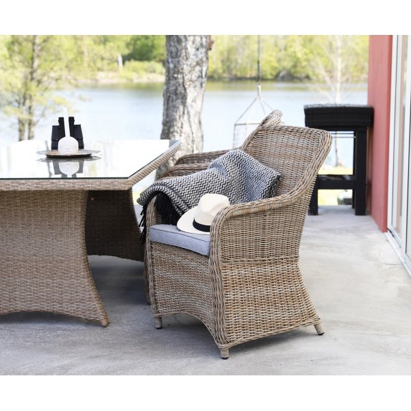 Matgrupp - Sienna bord inklusive 6 st Lotus f�t�ljer