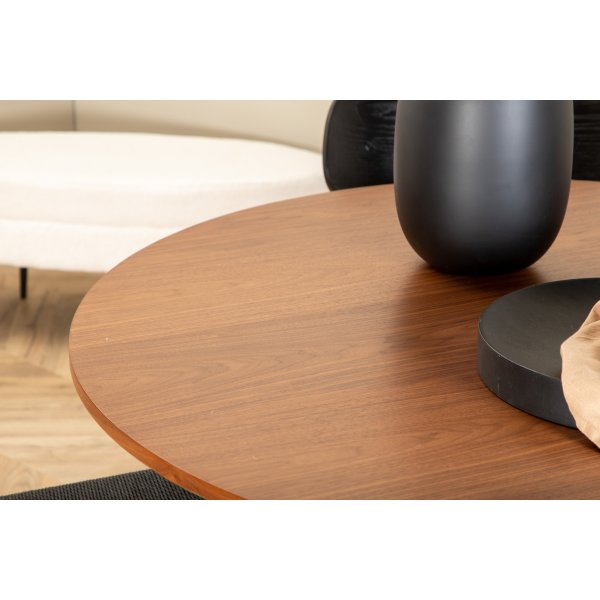 Bianca Matgrupp runt valnt matbord med 4 st Polly svart stolar