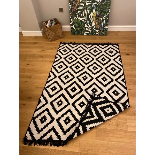 Intersect matta 150 x 80 cm - Svart/vit Intersect matta 150 x 80 cm - Svart/vit