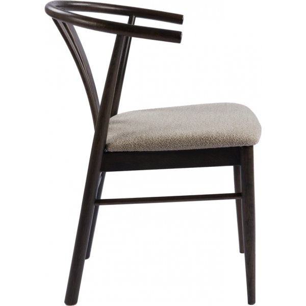 Jive brunbetsad matstol med dyna i beige bouclè Jive brunbetsad matstol med dyna i beige bouclè