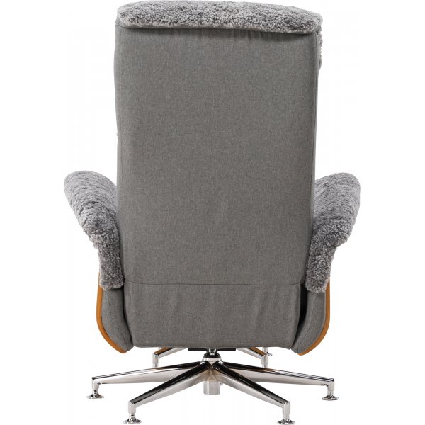 Ulla fåtölj med fotpall i fårskinn - Grå / Ek / Krom + Möbeltassar Ulla fåtölj med fotpall i fårskinn - Grå / Ek / Krom + Möbeltassar