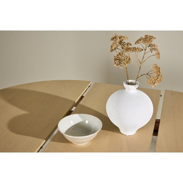 Gilda matbord 110-150 x 110 cm - Whitewash Gilda matbord 110-150 x 110 cm - Whitewash