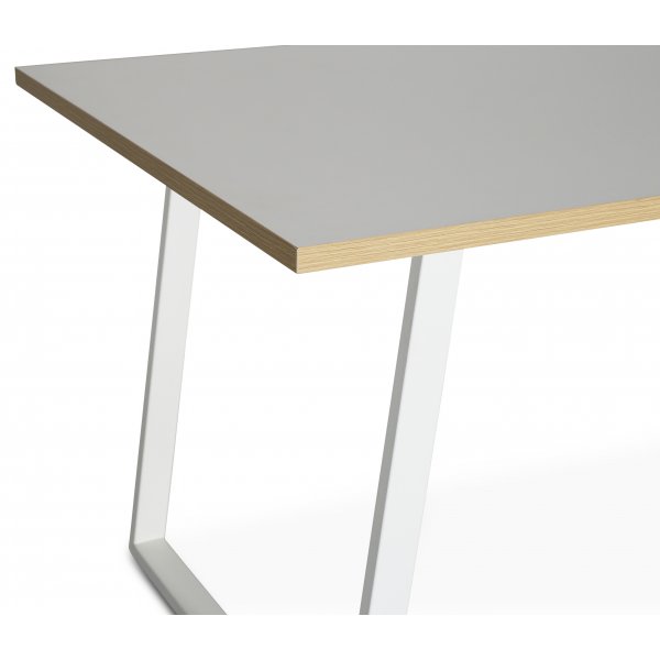 Edge matbord 140x90 - Vit Högtryckslaminat (HPL) + Möbeltassar Edge matbord 140x90 - Vit Högtryckslaminat (HPL) + Möbeltassar