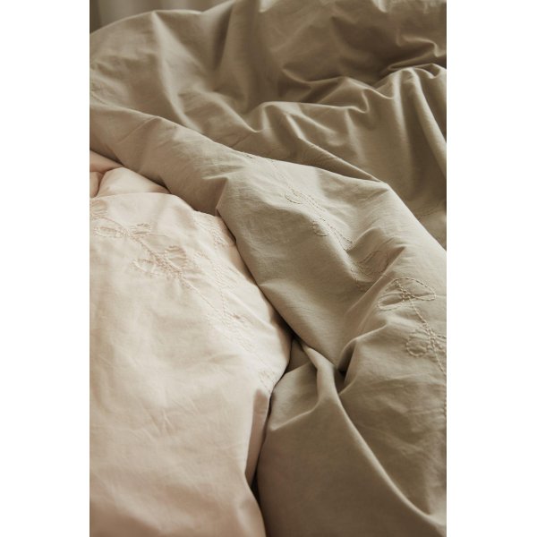 Parure de lit broderie Amie 150 x 210 cm - Rose clair Parure de lit broderie Amie 150 x 210 cm - Rose clair