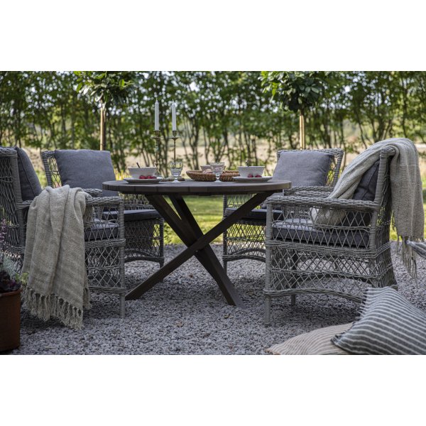 Utegrupp Provence: Scottsdale runt brunt matbord Ø112 cm inklusive 4 st Provence karmstolar i grå konstrotting Utegrupp Provence: Scottsdale runt brunt matbord Ø112 cm inklusive 4 st Provence karmstolar i grå konstrotting