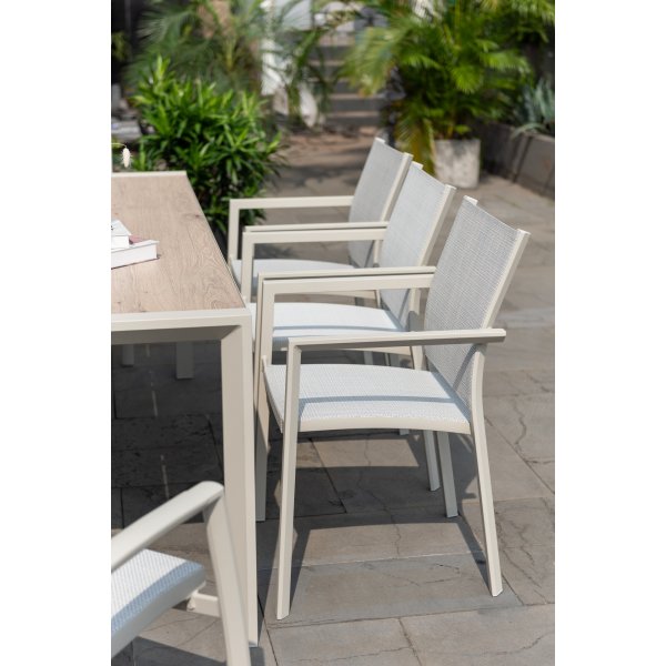 Urbanite eetgroep met eettafel 207 cm en 8 stapelbare eetkamerstoelen - Beige Urbanite eetgroep met eettafel 207 cm en 8 stapelbare eetkamerstoelen - Beige