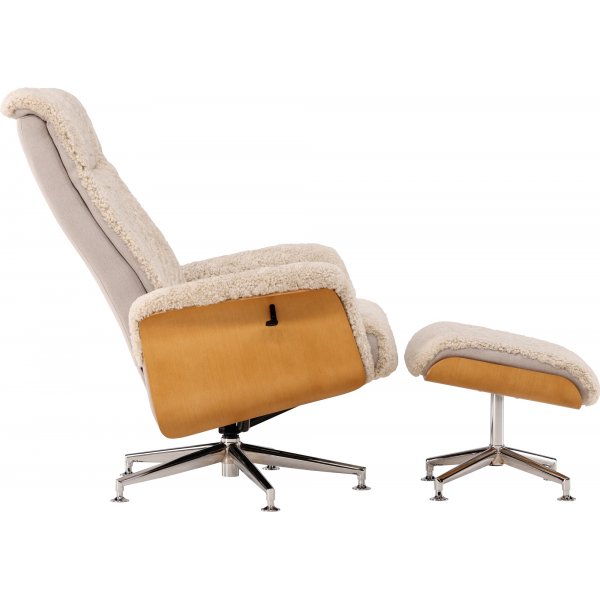 Ulla fåtölj med fotpall i fårskinn - Beige / Ek / Krom + Textilrengöring för möbler Ulla fåtölj med fotpall i fårskinn - Beige / Ek / Krom + Textilrengöring för möbler