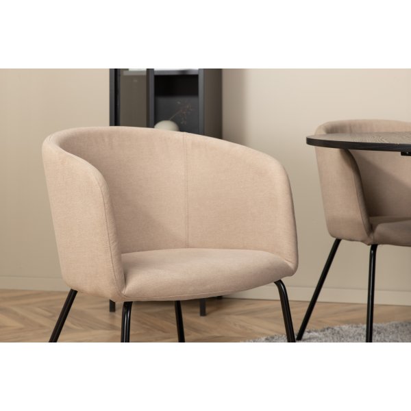 Bianca Matgrupp runt svart matbord med 4 st Berit beige stolar