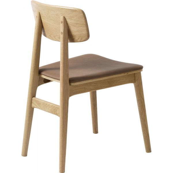 Chaise de salle à manger Kleppen avec structure en chêne huilé et assise en PU marron Chaise de salle à manger Kleppen avec structure en chêne huilé et assise en PU marron