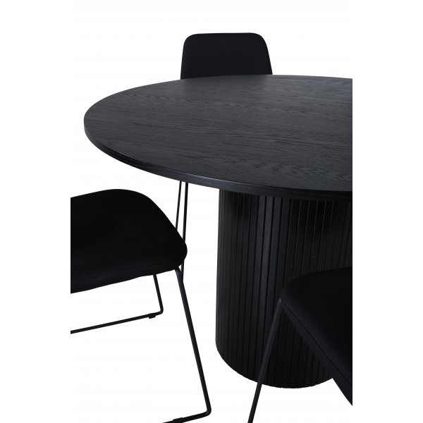 Bianca Matgrupp runt svart matbord med 4 st Muce svart stolar Bianca Matgrupp runt svart matbord med 4 st Muce svart stolar