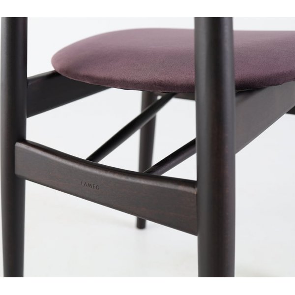 Finn matstol - Valfri färg på klädsel och stomme Finn matstol - Valfri färg på klädsel och stomme