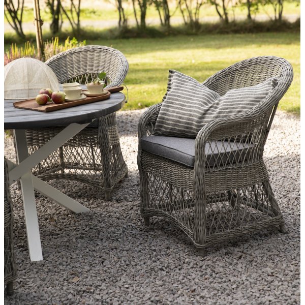 Utegrupp Marbella: Scottsdale runt grå/vit matbord Ø112 cm inklusive 4 st Marbella karmstolar i grå konstrotting Utegrupp Marbella: Scottsdale runt grå/vit matbord Ø112 cm inklusive 4 st Marbella karmstolar i grå konstrotting