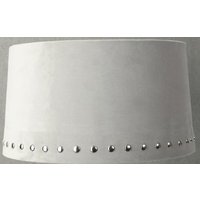 Velvet lampskärm med nitar 33 cm - Beige / Krom Velvet lampskärm med nitar 33 cm - Beige / Krom