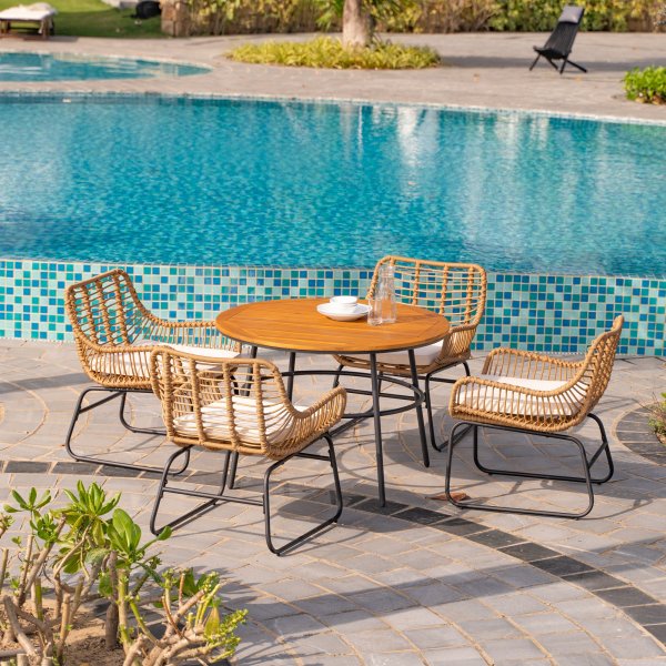 Sommar Utegrupp i konstrotting - Matgrupp med fyra karmstolar och bord