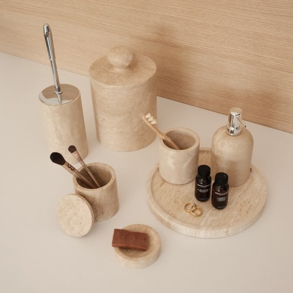 Badrumsset i beige Travertinmarmor med 7 delar Badrumsset i beige Travertinmarmor med 7 delar