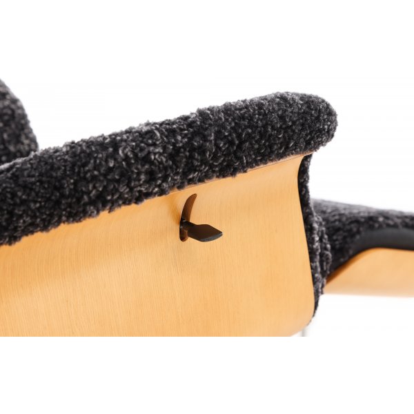 Ulla f�t�lj med fotpall i ek - M�rkgr� f�rskinn + Textilreng�ring f�r m�bler