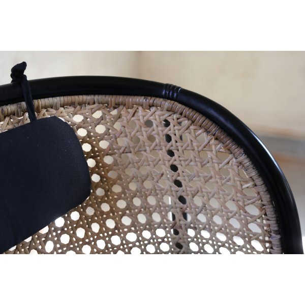 Anton svart fåtölj i rotting + Fläckborttagare för möbler Anton svart fåtölj i rotting + Fläckborttagare för möbler