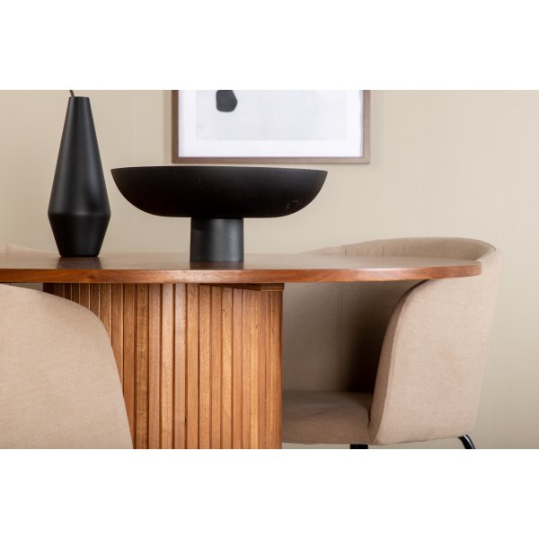 Bianca Matgrupp runt valnöt matbord med 4 st Berit beige polyesterlinne stolar Bianca Matgrupp runt valnöt matbord med 4 st Berit beige polyesterlinne stolar