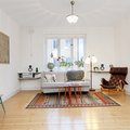 Bild från prospekt vid vår lägenhetsförsäljning - lägenheten utsågs till veckans drömhem i Sydsvenskans annons från hus & hem. Denna bild var på stort uppslag i tidningen! Howard Luxor svängd 3-sits soffa 195 cm - Valfri färg!