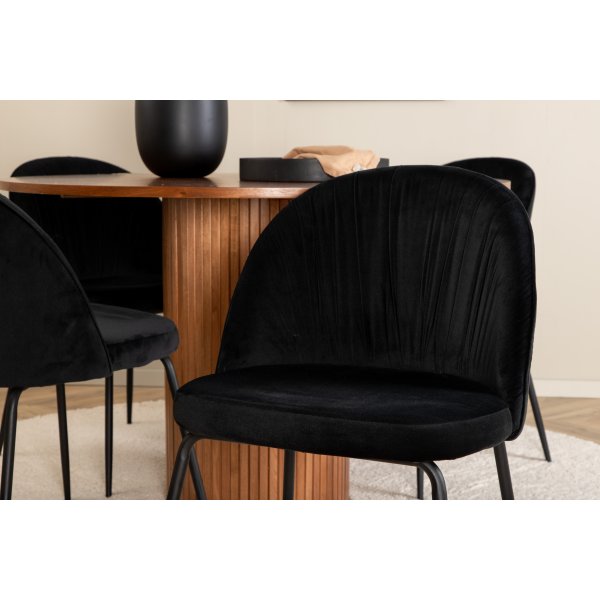 Bianca Matgrupp runt valnöt matbord med 4 st Wrinkles svart stolar Bianca Matgrupp runt valnöt matbord med 4 st Wrinkles svart stolar