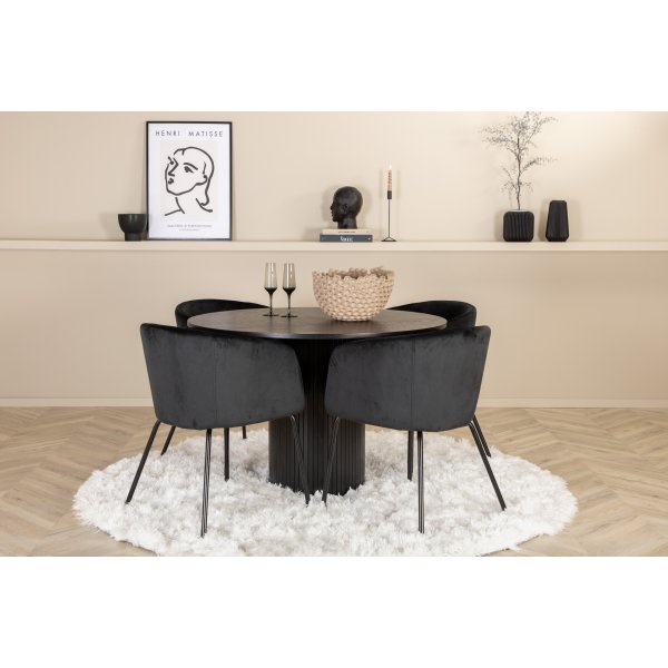 Bianca Matgrupp runt svart matbord med 4 st Berit svart stolar Bianca Matgrupp runt svart matbord med 4 st Berit svart stolar