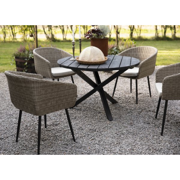 Utegrupp: svart matbord runt Ø112 cm med 4 st karmstolar Utegrupp: svart matbord runt Ø112 cm med 4 st karmstolar